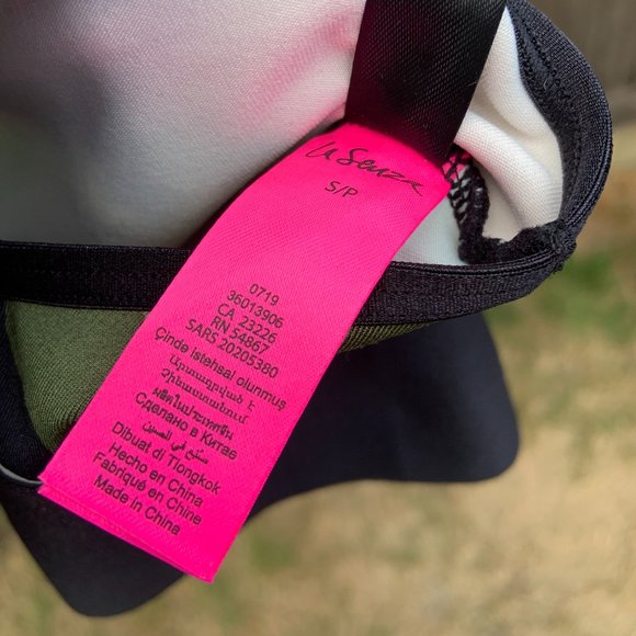 Camo Keyhole Cutout Low Impact Strappy Sports Bra, Size Women's Small (La SENZA) - Picture 4 of 4